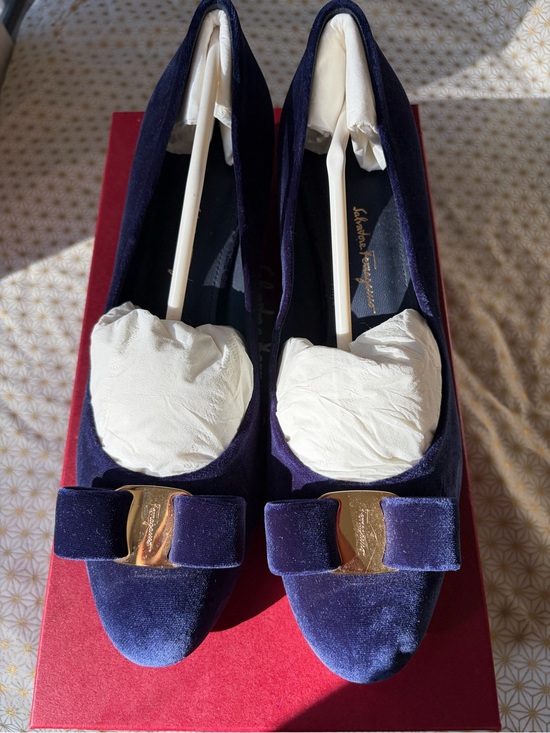 Salvatore Ferragamo Shoes - Salvatore Ferragamo Navy Blue Velvet Vara Bow pumps with Gold Plate